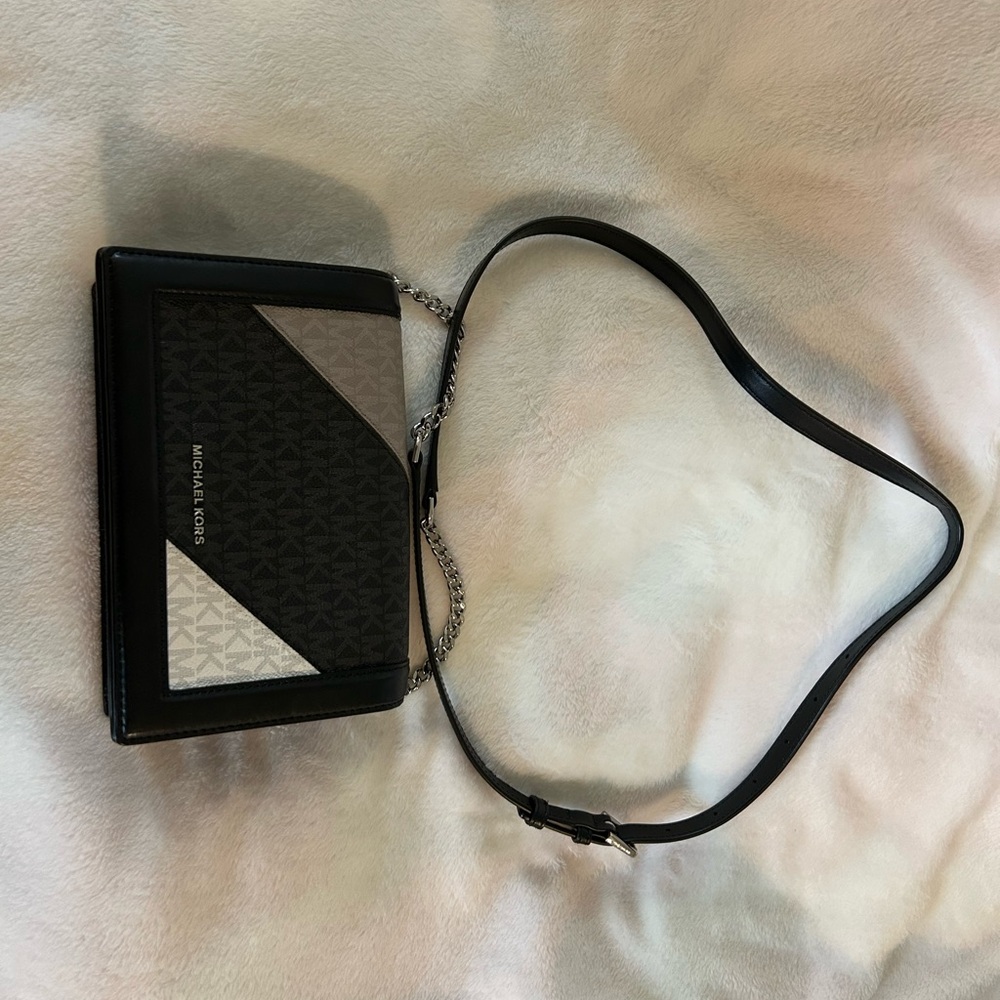 Micheal Kors jet set cross body bag